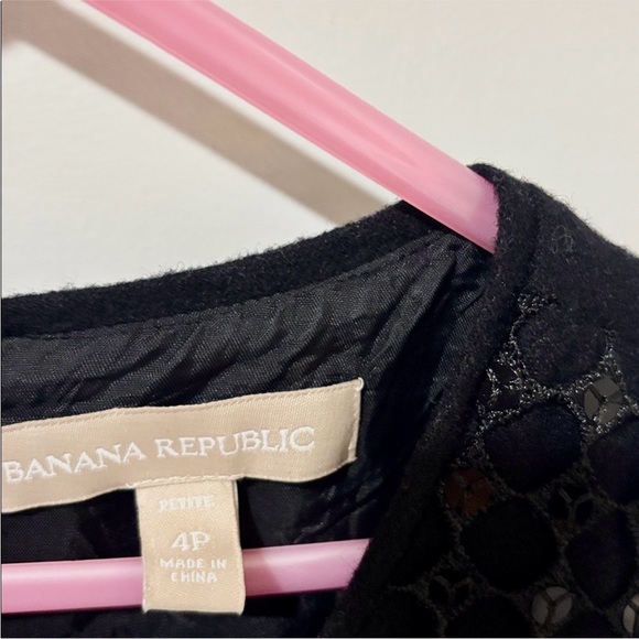 Banana Republic Black Sleeveless Sheath Dress Lace Yoke Knee Length - Picture 2 of 4